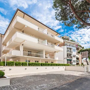 & Exclusive 3*, Marina Di Carrara Italien